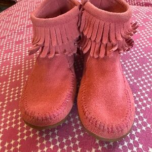 Minnetonka Kids Moccasins in Pink with Fringe